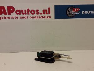 Gebruikte Portiervergrendelings Motor Audi A3 Quattro (8L1) 1.8 T 20V Prijs € 35,00 Margeregeling aangeboden door AP Autos