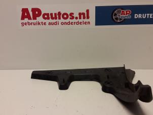 Gebruikte Bumpersteun links-achter Audi A6 Avant Quattro (C6) 3.0 TDI V6 24V Prijs € 19,99 Margeregeling aangeboden door AP Autos