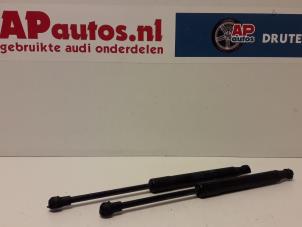 Gebruikte Gasdemper Motorkap Set Audi A1 (8X1/8XK) 1.6 TDI 16V Prijs € 30,00 Margeregeling aangeboden door AP Autos