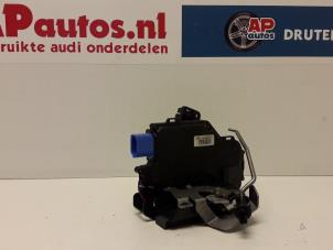 Gebruikte Portierslot Mechaniek 4Deurs links-achter Audi A8 (D3) 3.7 V8 40V Quattro Prijs op aanvraag aangeboden door AP Autos