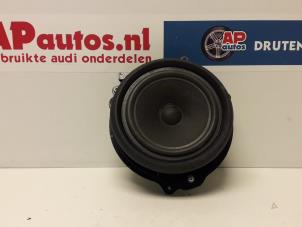 Gebruikte Speaker Audi A8 (D3) 3.7 V8 40V Quattro Prijs € 15,00 Margeregeling aangeboden door AP Autos