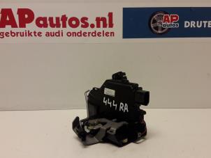 Gebruikte Portierslot Mechaniek 4Deurs rechts-achter Audi A4 (B6) 2.0 20V Prijs € 30,00 Margeregeling aangeboden door AP Autos
