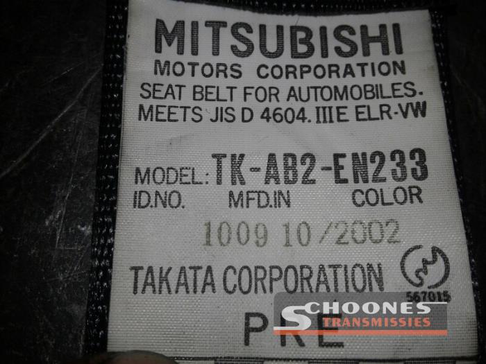 Veiligheidsgordel rechts-voor van een Mitsubishi Pajero 2004