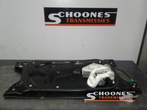 Gebruikte Ruitmechaniek 4Deurs rechts-voor Landrover Range Rover Sport L320 Prijs € 63,53 Inclusief btw aangeboden door Schoones Transmissies B.V.