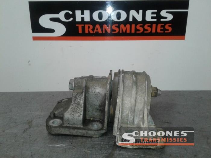 Gebruikte Versnellingsbak Steun Fiat Ducato (243/244/245/247) 2.3 JTD 16V 15 Prijs € 38,12 Inclusief btw aangeboden door Schoones Transmissies B.V.