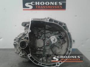 Gebruikte Versnellingsbak Peugeot 108 1.2 VTi 12V Prijs € 393,75 Margeregeling aangeboden door Schoones Transmissies B.V.