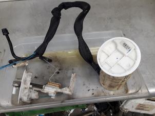 Gebruikte Brandstofpomp Elektrisch Mercedes E Combi (S211) 2.2 E-220 CDI 16V Prijs € 70,00 Margeregeling aangeboden door Tijdeman Mercedes Onderdelen