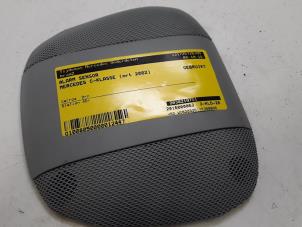 Gebruikte Alarm sensor Mercedes C Combi (S203) 2.6 C-240 18V Prijs op aanvraag aangeboden door Tijdeman Mercedes Onderdelen