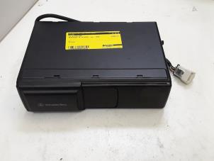 Gebruikte CD Wisselaar Mercedes ML I (163) 320 3.2 V6 18V Aut.Kat. Prijs op aanvraag aangeboden door Tijdeman Mercedes Onderdelen