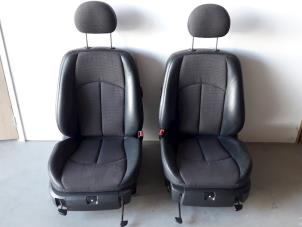 Gebruikte Voorstoel rechts Mercedes E Combi (S211) 2.2 E-220 CDI 16V Prijs op aanvraag aangeboden door Tijdeman Mercedes Onderdelen