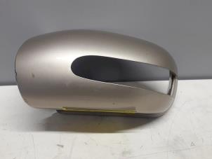 Gebruikte Spiegelkap links Mercedes C (W203) 2.0 C-180 16V Prijs op aanvraag aangeboden door Tijdeman Mercedes Onderdelen