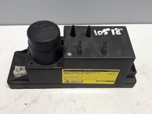 Gebruikte Portiervergrendelings Motor Mercedes E (W210) 2.0 E-200 16V Prijs € 49,99 Margeregeling aangeboden door Tijdeman Mercedes Onderdelen