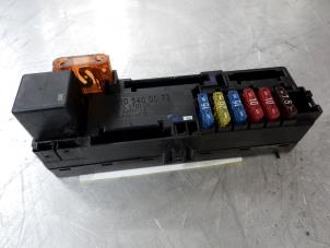 Gebruikte Zekeringkast Mercedes CLK (C208) 2.0 200 16V Prijs € 35,00 Margeregeling aangeboden door Tijdeman Mercedes Onderdelen