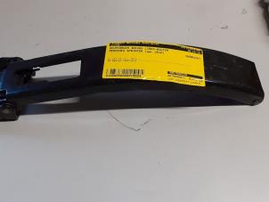 Gebruikte Deurvanger 4Deurs links-achter Mercedes Sprinter 3,5t (906.63) 310 CDI 16V Prijs € 30,25 Inclusief btw aangeboden door Tijdeman Mercedes Onderdelen