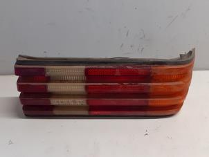 Gebruikte Achterlichtglas rechts Mercedes S (W126) 260 SE RUF Prijs op aanvraag aangeboden door Tijdeman Mercedes Onderdelen