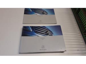 Gebruikte Instructie Boekje Mercedes Vito (639.6) 2.2 111 CDI 16V Prijs € 48,40 Inclusief btw aangeboden door Tijdeman Mercedes Onderdelen