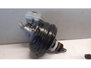 Gebruikte Rembooster Mercedes E (W211) 2.2 E-200 CDI 16V Prijs € 90,00 Margeregeling aangeboden door Tijdeman Mercedes Onderdelen