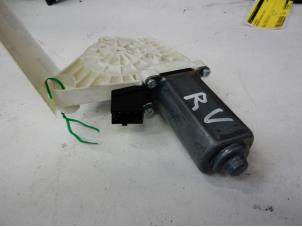 Gebruikte Motor electrisch raam Mercedes B (W245) 2.0 B-180 CDI 16V Prijs € 15,00 Margeregeling aangeboden door Tijdeman Mercedes Onderdelen