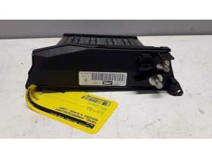 Gebruikte Element Kachelverwarming Mercedes A (W169) 2.0 A-180 CDI 16V Prijs op aanvraag aangeboden door Tijdeman Mercedes Onderdelen