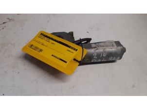 Gebruikte Schuifdak Motor Mercedes E (W210) 2.0 E-200 16V Prijs € 45,00 Margeregeling aangeboden door Tijdeman Mercedes Onderdelen