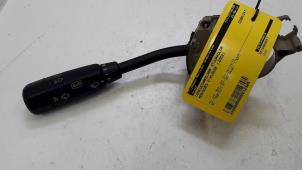Gebruikte Licht + Raw Schakelaar Mercedes C (W203) 2.0 C-180 16V Prijs € 29,99 Margeregeling aangeboden door Tijdeman Mercedes Onderdelen