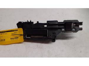 Gebruikte Achterklep Handgreep Mercedes Vaneo (W414) 1.7 CDI 16V Prijs op aanvraag aangeboden door Tijdeman Mercedes Onderdelen