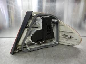 Gebruikte Achterlicht links Mercedes CLK (R208) 3.2 320 V6 18V Prijs € 39,99 Margeregeling aangeboden door Tijdeman Mercedes Onderdelen