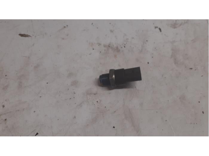Brandstofdruk sensor van een Mercedes-Benz Vito (639.7) 2.2 109 CDI 16V 2006