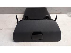 Gebruikte Dashboardkastje Mercedes Sprinter 2t (901/902) 208 CDI 16V Prijs € 52,03 Inclusief btw aangeboden door Tijdeman Mercedes Onderdelen