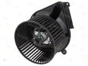 Nieuwe Kachel Ventilatiemotor Mercedes Vito (638.1/2) 2.3 110D Prijs € 52,20 Inclusief btw aangeboden door Tijdeman Mercedes Onderdelen