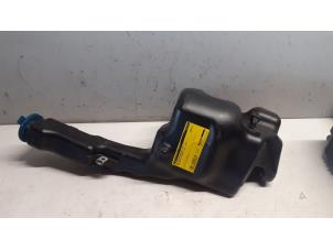 Gebruikte Ruitensproeiertank voor Mercedes C Estate (S204) 2.2 C-200 CDI 16V . Prijs € 39,99 Margeregeling aangeboden door Tijdeman Mercedes Onderdelen