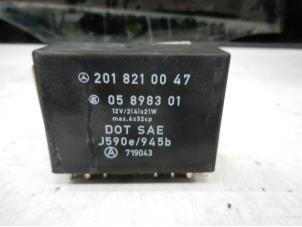 Gebruikte Interval relais Mercedes E Combi diesel (S124) 2.5 E-250D 20V Prijs € 25,00 Margeregeling aangeboden door Tijdeman Mercedes Onderdelen