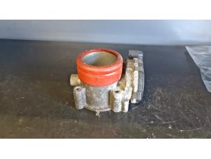 Gebruikte Gasklephuis Mercedes C Combi (S203) 1.8 C-180K 16V Prijs € 69,99 Margeregeling aangeboden door Tijdeman Mercedes Onderdelen