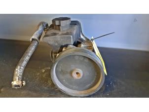 Gebruikte Stuurpomp Mercedes C Combi (S203) 1.8 C-180K 16V Prijs € 90,00 Margeregeling aangeboden door Tijdeman Mercedes Onderdelen