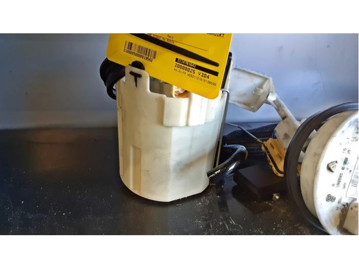 Dieselpomp van een Mercedes-Benz E (W211) 2.7 E-270 CDI 20V 2003