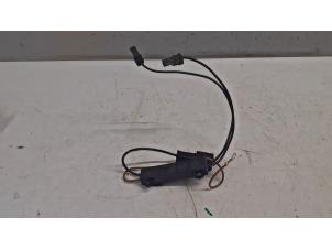 Gebruikte Antenne Versterker Mercedes C (W204) 1.8 C-200 CGI 16V Prijs op aanvraag aangeboden door Tijdeman Mercedes Onderdelen