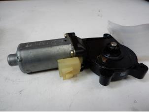 Gebruikte Motor electrisch raam Mercedes ML I (163) 270 2.7 CDI 20V Prijs € 40,00 Margeregeling aangeboden door Tijdeman Mercedes Onderdelen