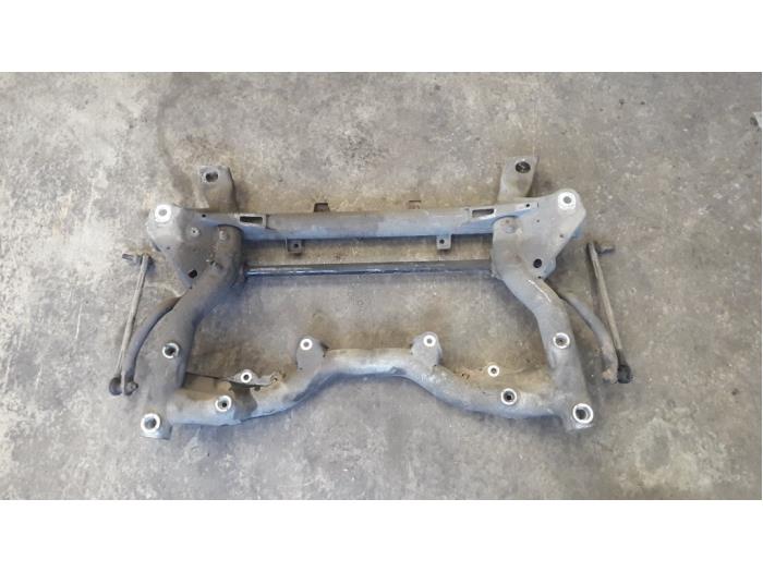 Gebruikte Subframe Mercedes C Estate (S204) 2.2 C-200 CDI 16V . Prijs € 99,99 Margeregeling aangeboden door Tijdeman Mercedes Onderdelen