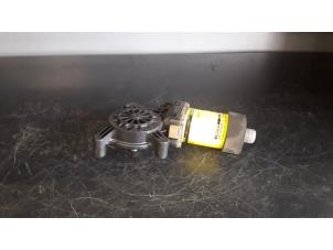 Gebruikte Electrisch Raammotor 2Deurs achter Mercedes SLK (R170) 2.0 200 16V Prijs € 45,00 Margeregeling aangeboden door Tijdeman Mercedes Onderdelen