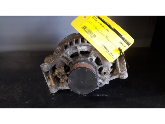 Gebruikte Alternator Mercedes Sprinter 4t (904) 413 CDI 16V Prijs op aanvraag aangeboden door Tijdeman Mercedes Onderdelen