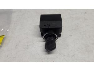 Gebruikte Kontaktslot + Sleutel Mercedes CLK (C209) 2.6 240 V6 18V Prijs € 125,00 Margeregeling aangeboden door Tijdeman Mercedes Onderdelen