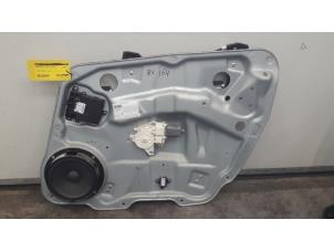 Gebruikte Ruitmechaniek 4Deurs rechts-voor Mercedes ML II (164/4JG) 3.0 ML-280 CDI 4-Matic V6 24V Prijs op aanvraag aangeboden door Tijdeman Mercedes Onderdelen