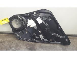 Gebruikte Ruitmechaniek 4Deurs rechts-achter Mercedes ML II (164/4JG) 3.0 ML-280 CDI 4-Matic V6 24V Prijs op aanvraag aangeboden door Tijdeman Mercedes Onderdelen