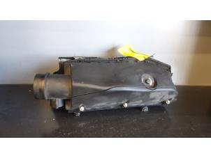 Gebruikte Luchtfilterhuis Mercedes S (W220) 3.2 S-320 CDI 24V Prijs op aanvraag aangeboden door Tijdeman Mercedes Onderdelen