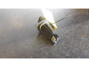 Gebruikte Luchtmassameter Mercedes S (W220) 3.2 S-320 CDI 24V Prijs op aanvraag aangeboden door Tijdeman Mercedes Onderdelen