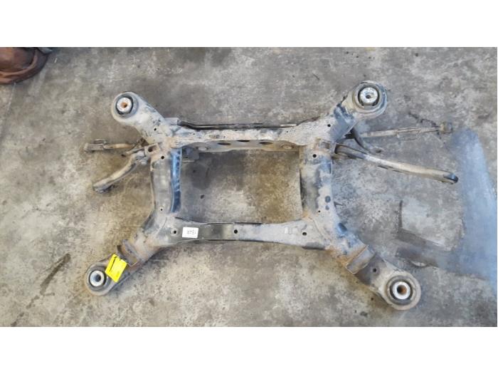 Gebruikte Subframe Mercedes ML II (164/4JG) 3.0 ML-280 CDI 4-Matic V6 24V Prijs € 150,00 Margeregeling aangeboden door Tijdeman Mercedes Onderdelen