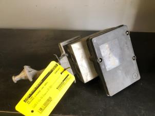 Gebruikte ABS Pomp Mercedes C Sportcoupé (C203) 2.2 C-200 CDI 16V Prijs € 99,00 Margeregeling aangeboden door Tijdeman Mercedes Onderdelen