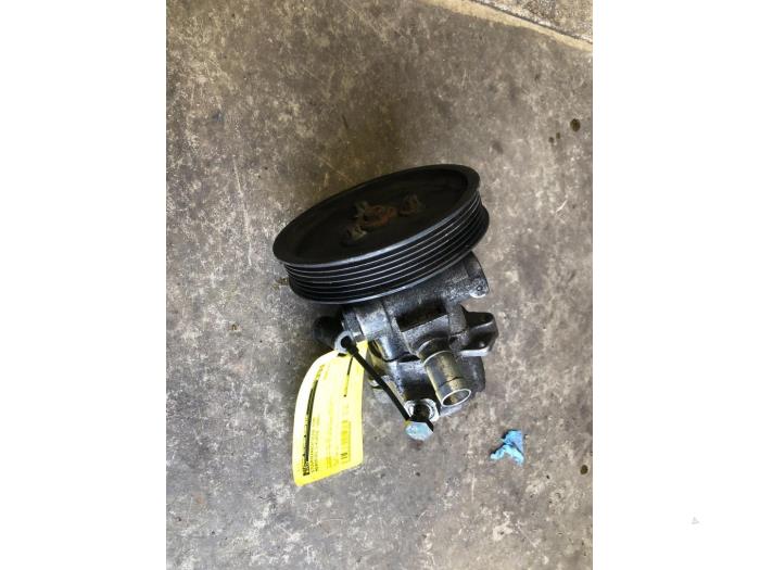 Gebruikte Servopomp Mercedes C Combi (S203) 2.2 C-200 CDI 16V Prijs € 50,00 Margeregeling aangeboden door Tijdeman Mercedes Onderdelen