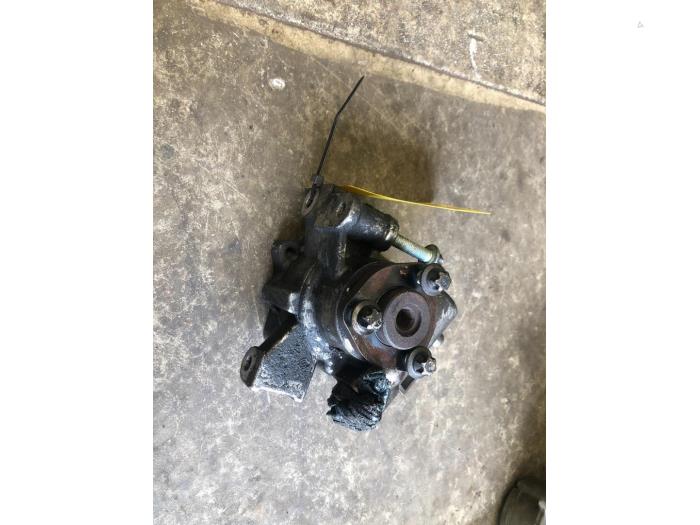 Gebruikte Servopomp Mercedes E (W211) 2.2 E-220 CDI 16V Prijs € 60,00 Margeregeling aangeboden door Tijdeman Mercedes Onderdelen