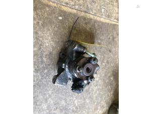 Gebruikte Pomp Servo Mercedes E (W211) 2.2 E-220 CDI 16V Prijs € 60,00 Margeregeling aangeboden door Tijdeman Mercedes Onderdelen